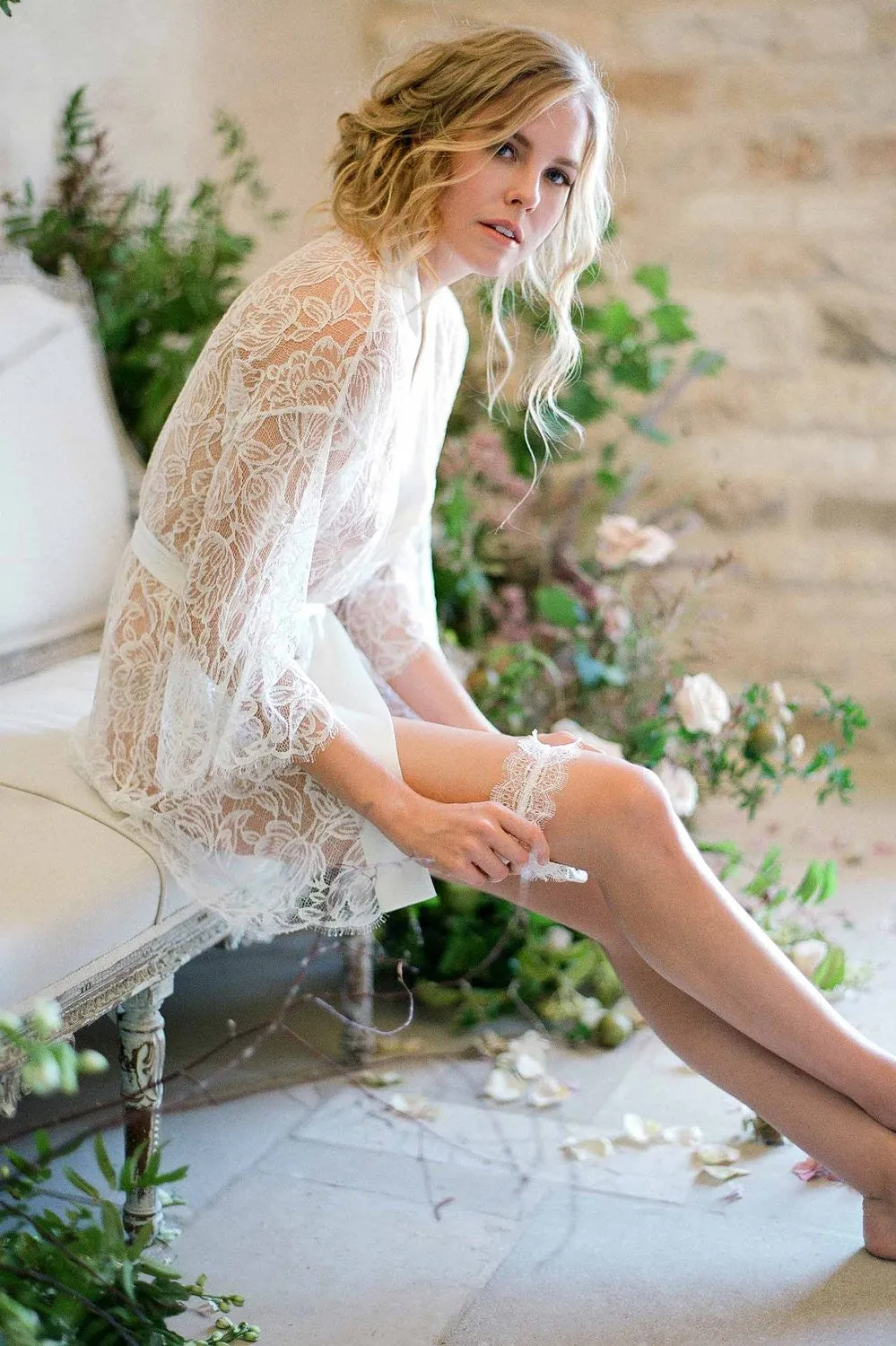 Dainty French lace garter in ivory