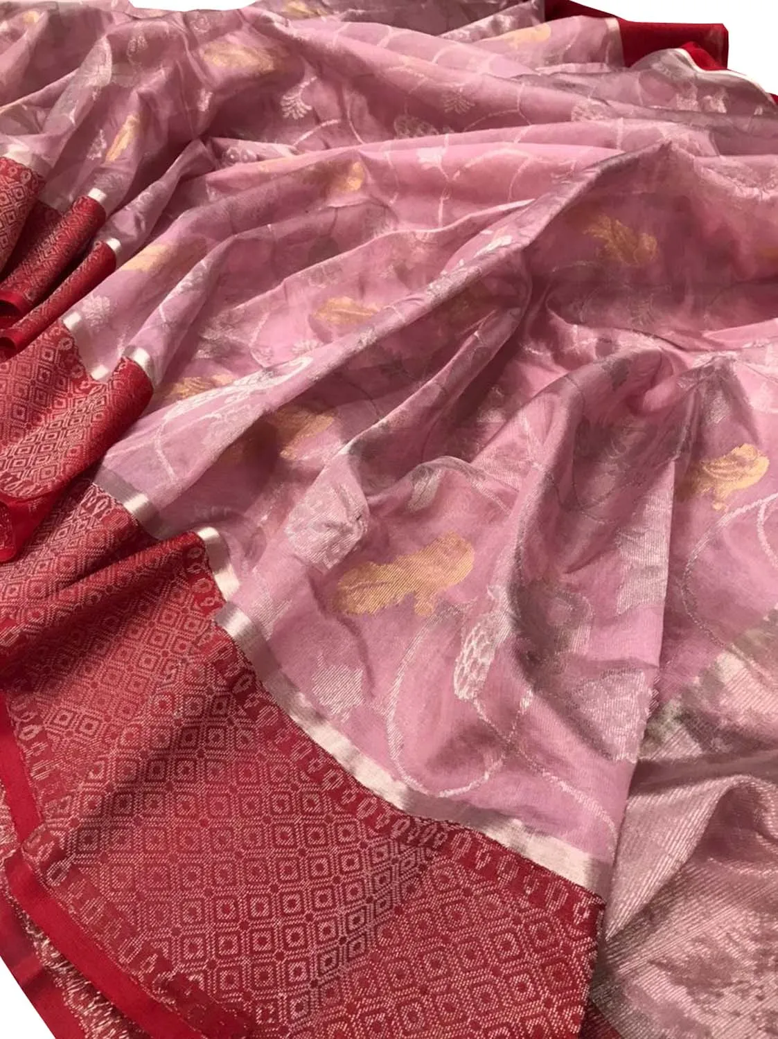 Elegant Pink Chanderi Handloom Silk Saree: A Timeless Classic