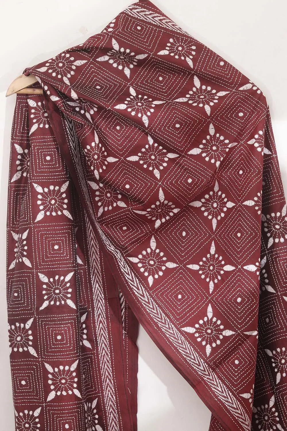 Exquisite Maroon Kantha Silk Stole: Hand-Embroidered Elegance