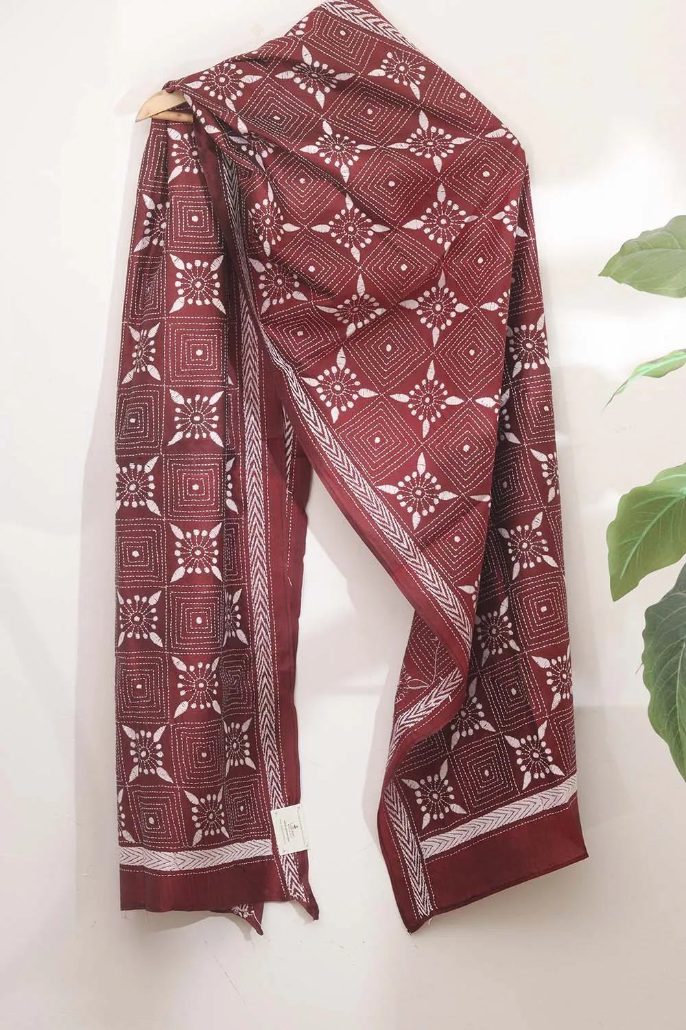 Exquisite Maroon Kantha Silk Stole: Hand-Embroidered Elegance