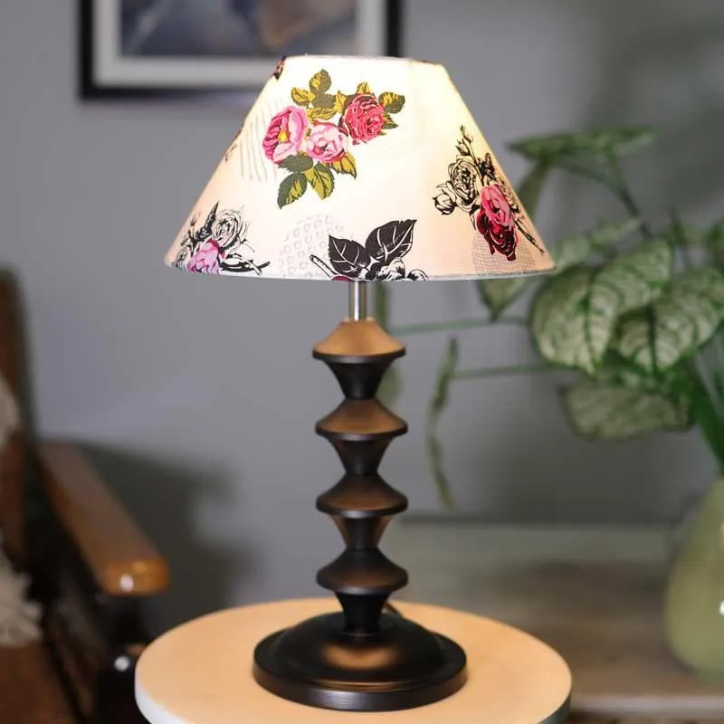 Gracie Bell Metal Stand Table Lamp