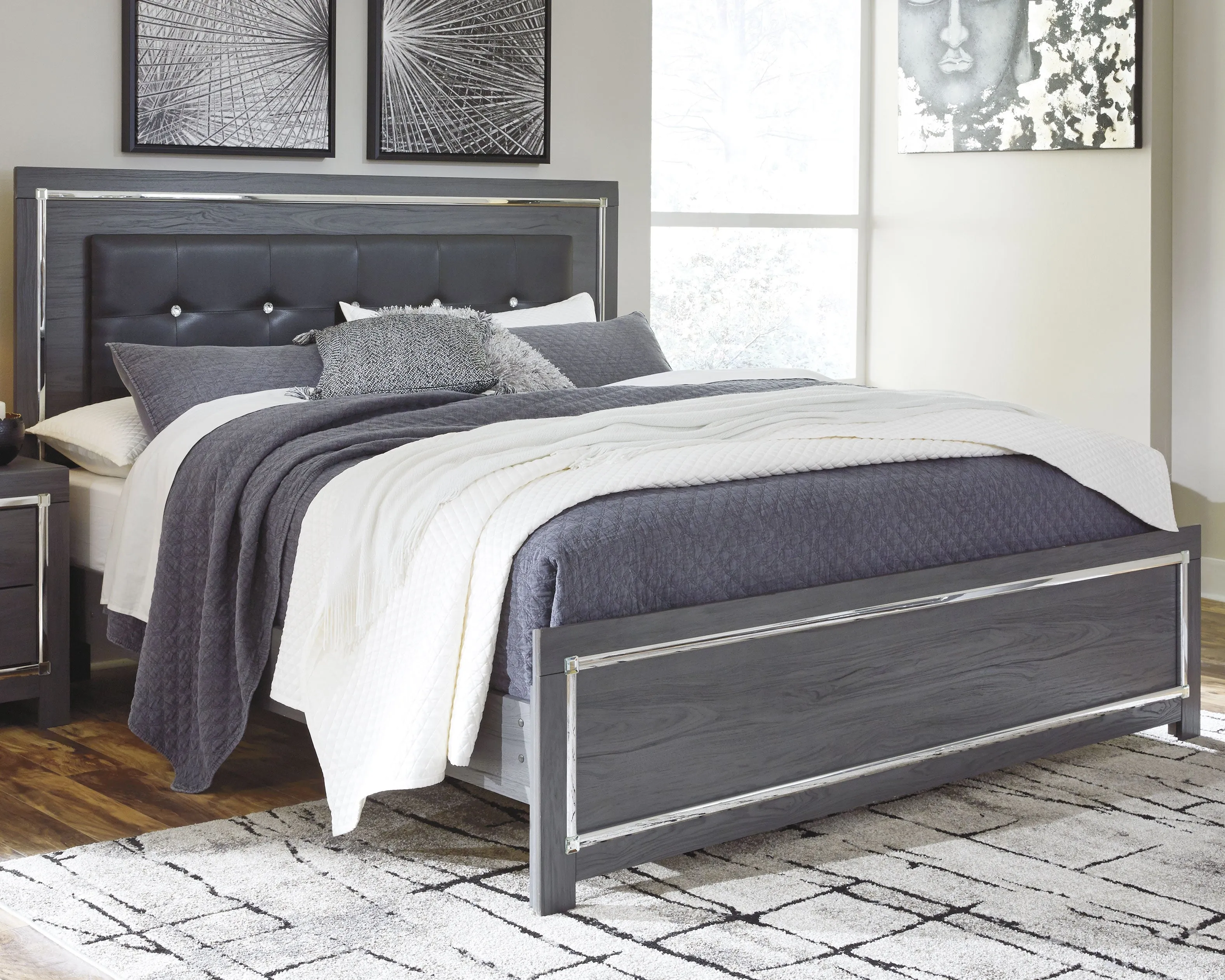 Lodanna King Panel Bed with Mirrored Dresser and Nightstand in Gray