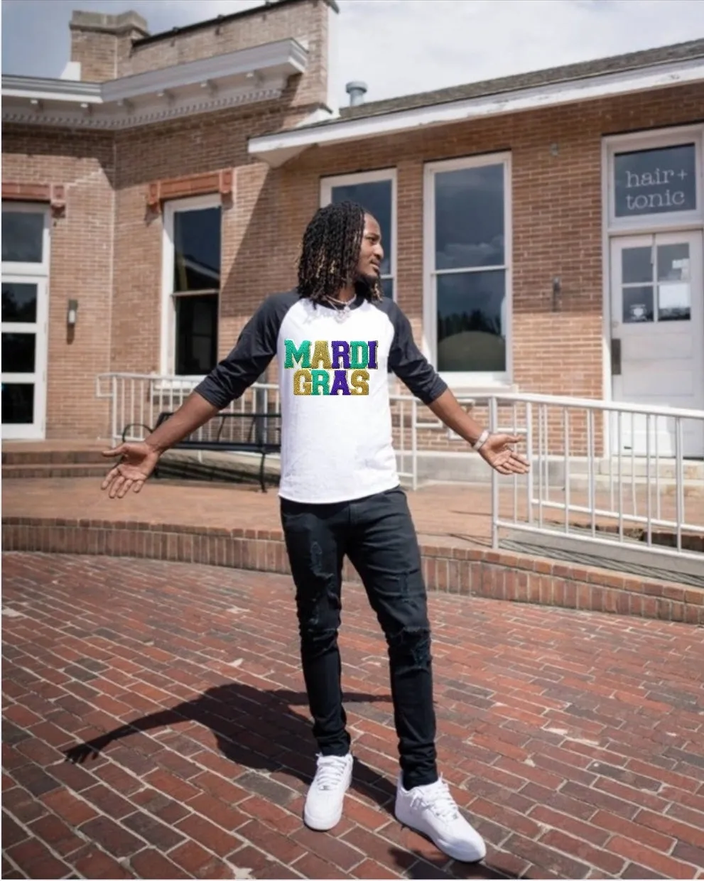 Men white baseball t-shirt trimmed in black