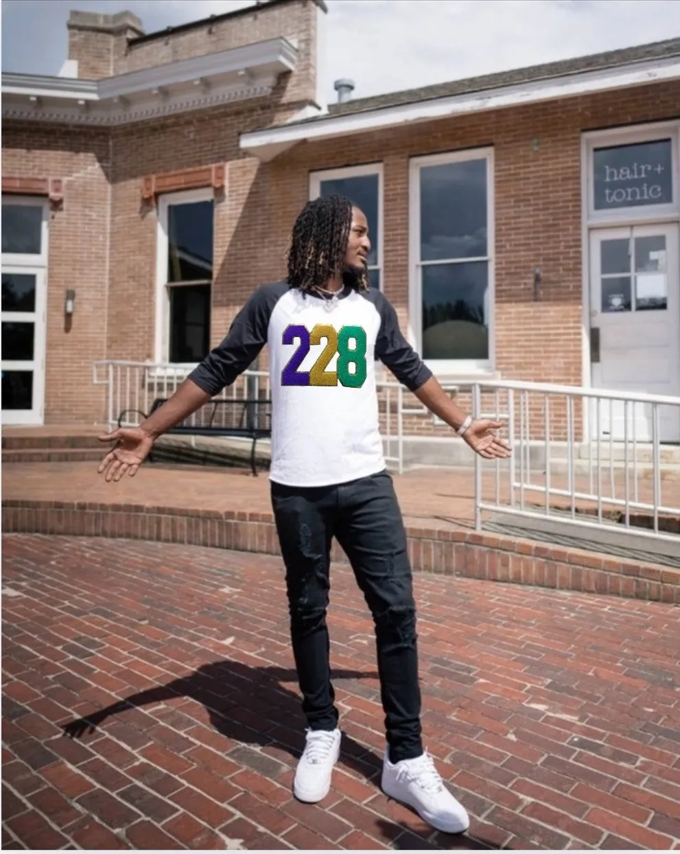 Men white baseball t-shirt trimmed in black