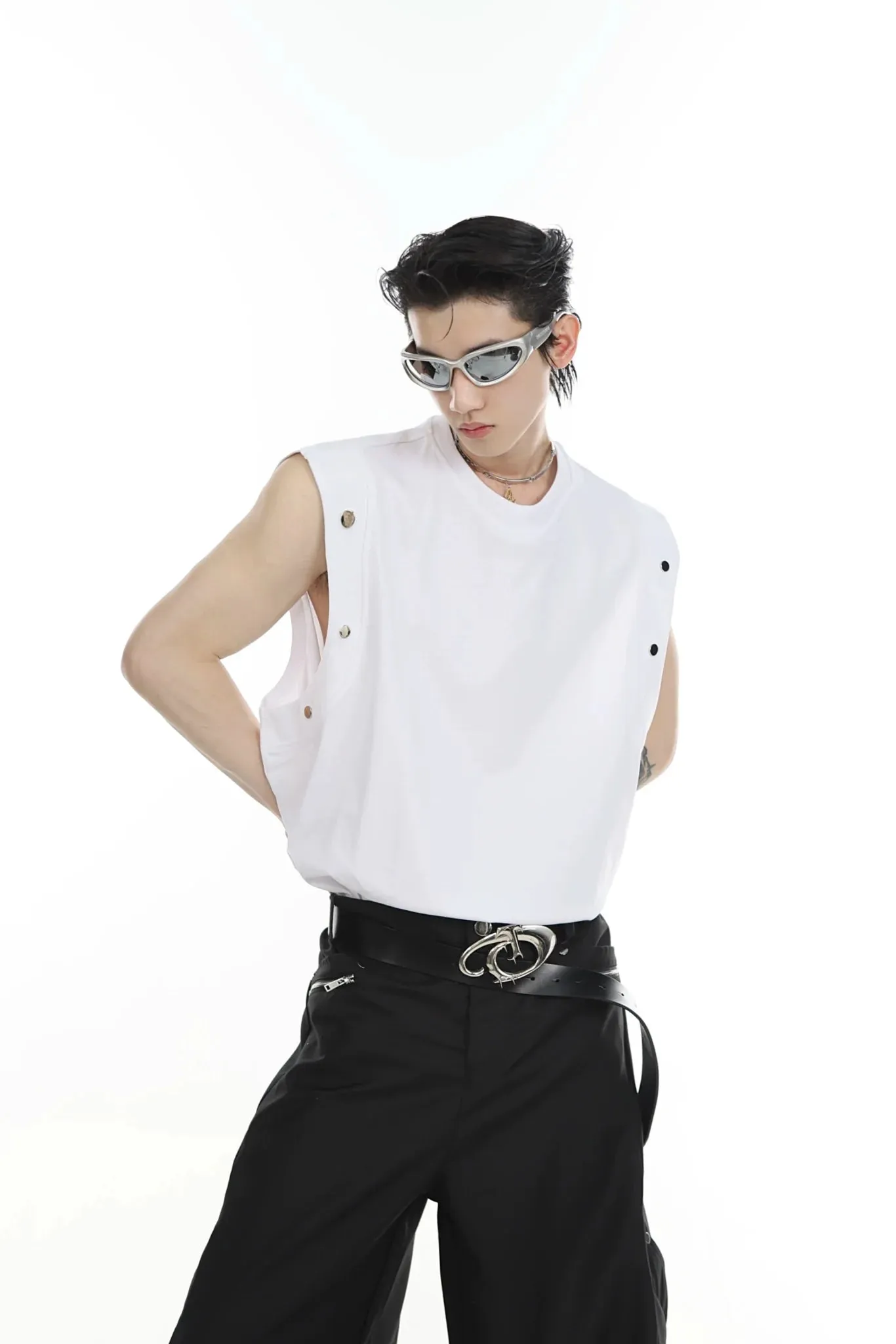 Men's Streetwear Sporty Loose-Fit Tank Top with Metal Button Accents