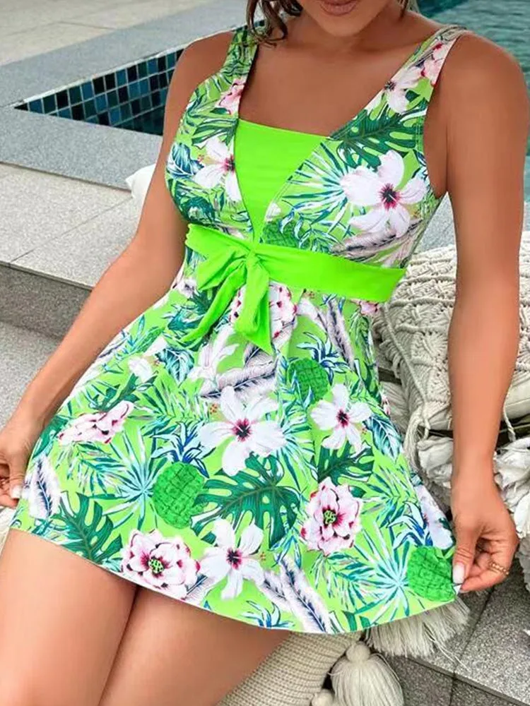 Sleeveless tankini two-piece swimsuit with leaf print