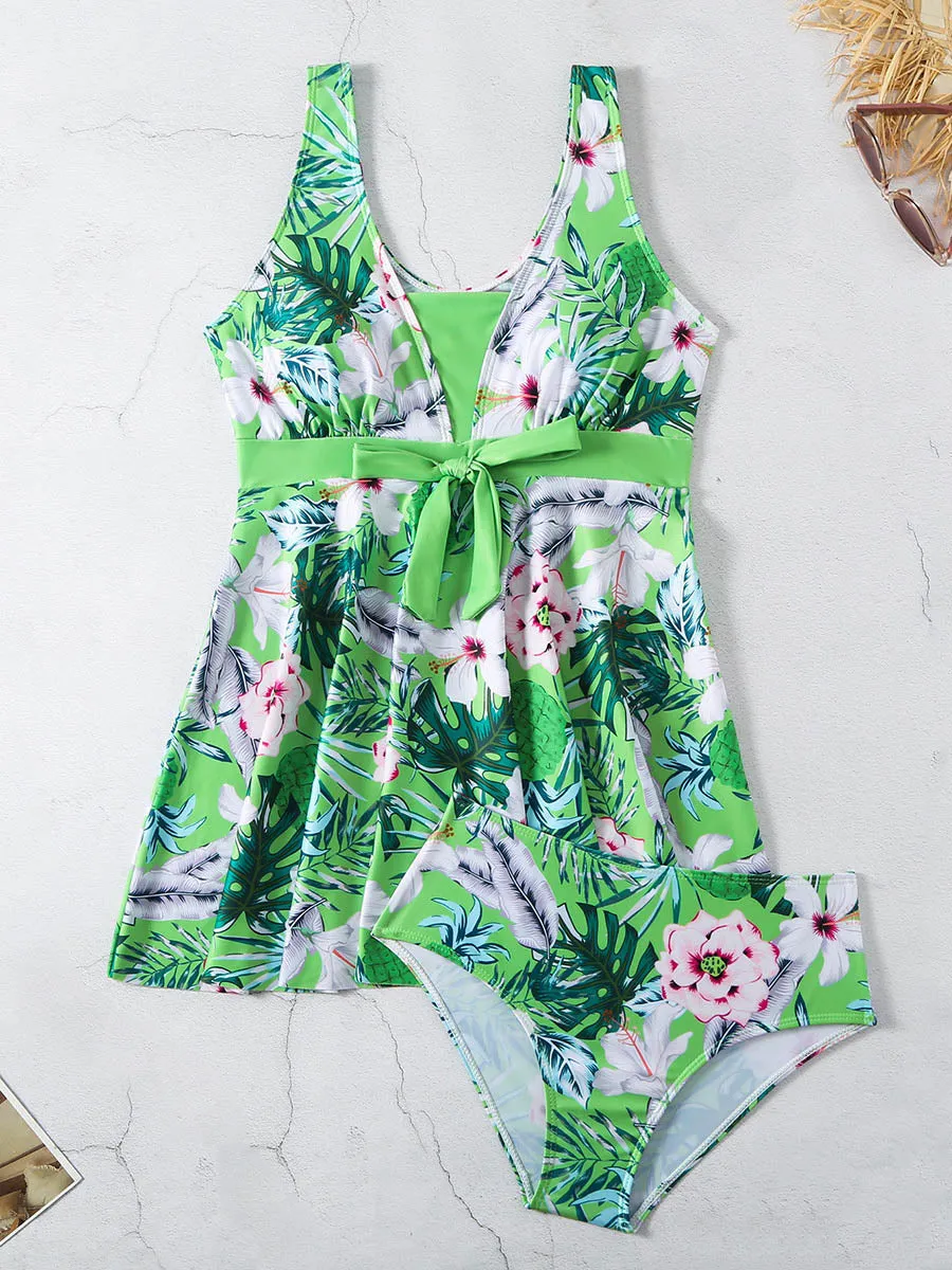 Sleeveless tankini two-piece swimsuit with leaf print