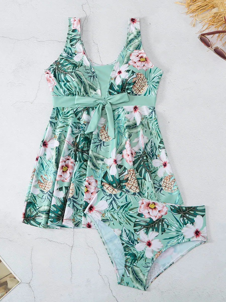 Sleeveless tankini two-piece swimsuit with leaf print