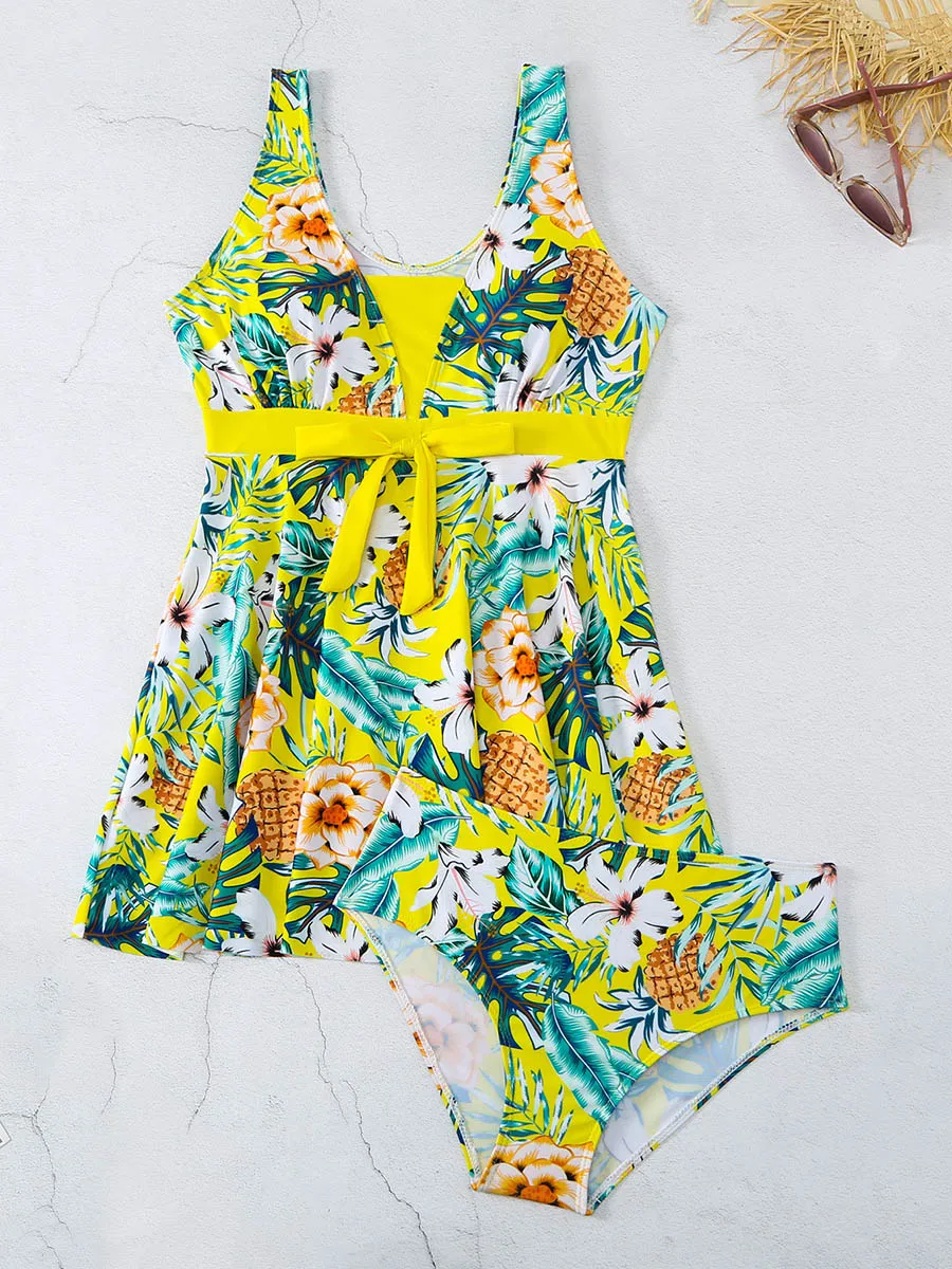 Sleeveless tankini two-piece swimsuit with leaf print
