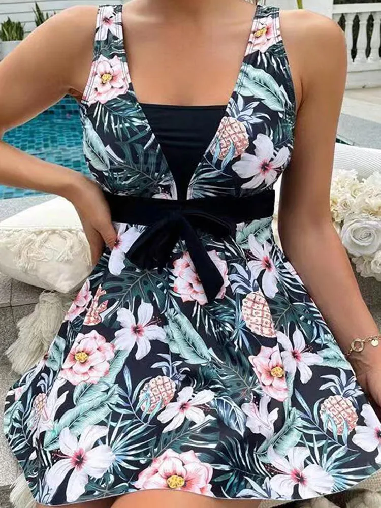 Sleeveless tankini two-piece swimsuit with leaf print
